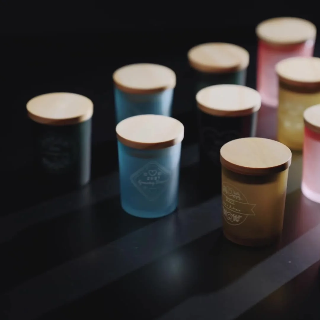Candle jars engraved in a batch